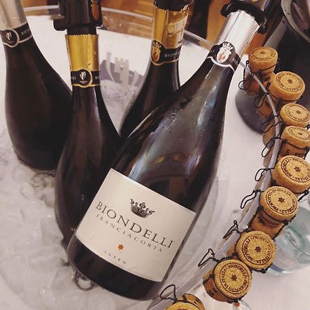 Villa Biondelli Wine & Suites Cazzago San Martino Ngoại thất bức ảnh